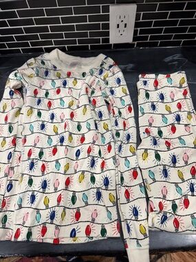 Hanna Andersson White Kids Pajama Set with Multicolor Holiday Light Print